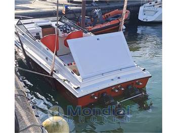 Magnum Marine 27 Sport Sedan